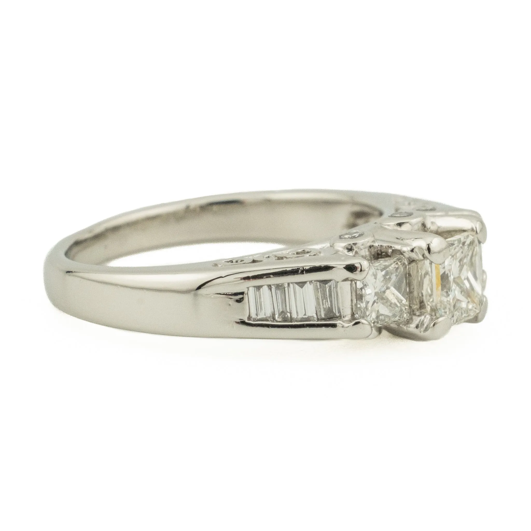 0.40ctw H/SI1 Princess Cut Diamond & 0.88ctw Diamond Accented Engagement Ring in Platinum - Size 6