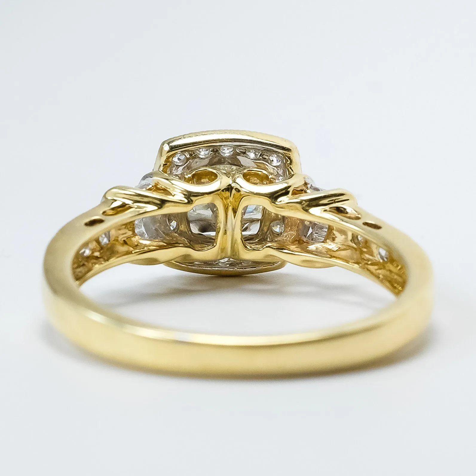 14K Yellow Gold GIA 1.09ctw Round Brilliant Diamond SI2/N Halo Bridal Set