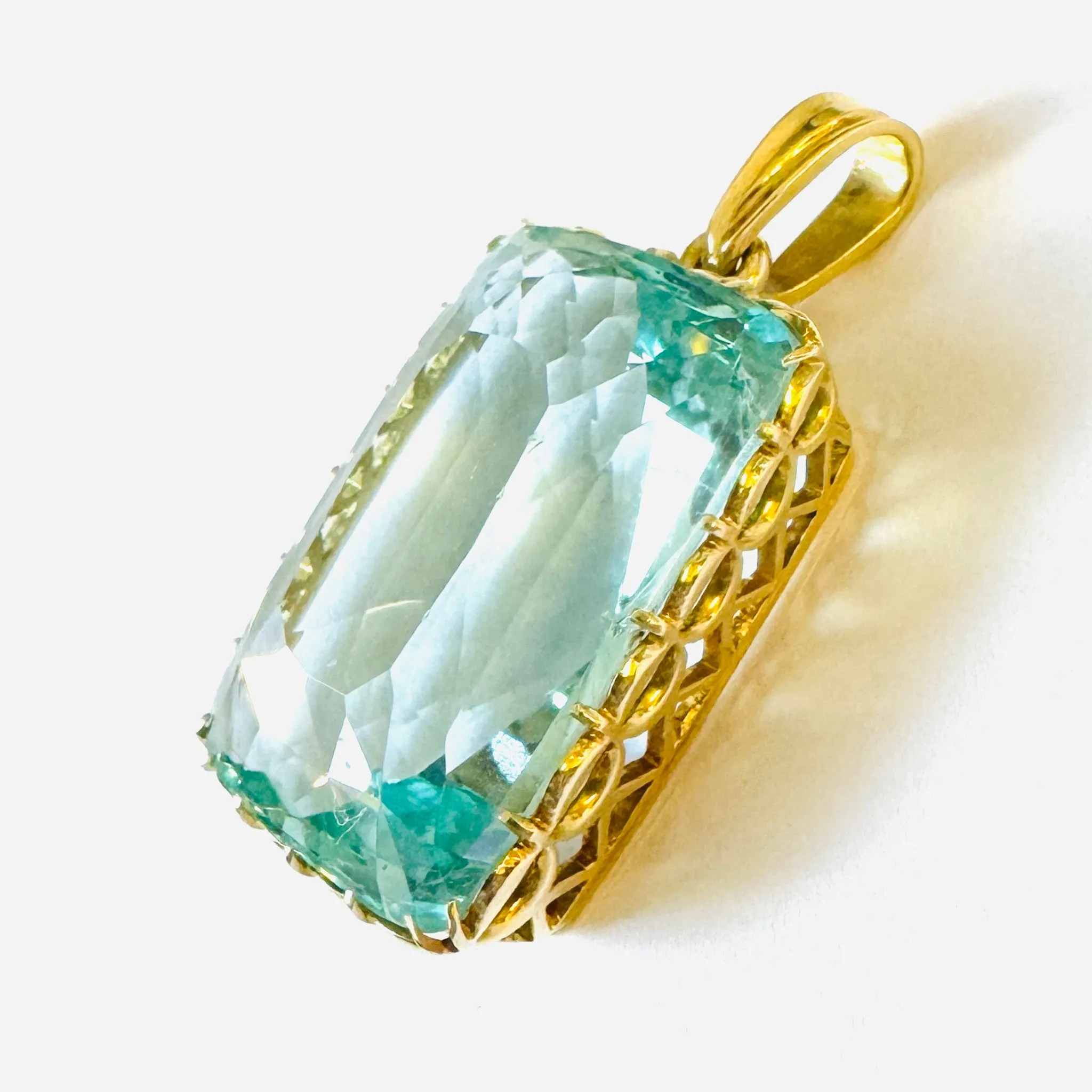 1960s 18KT Yellow Gold Aquamarine Pendant