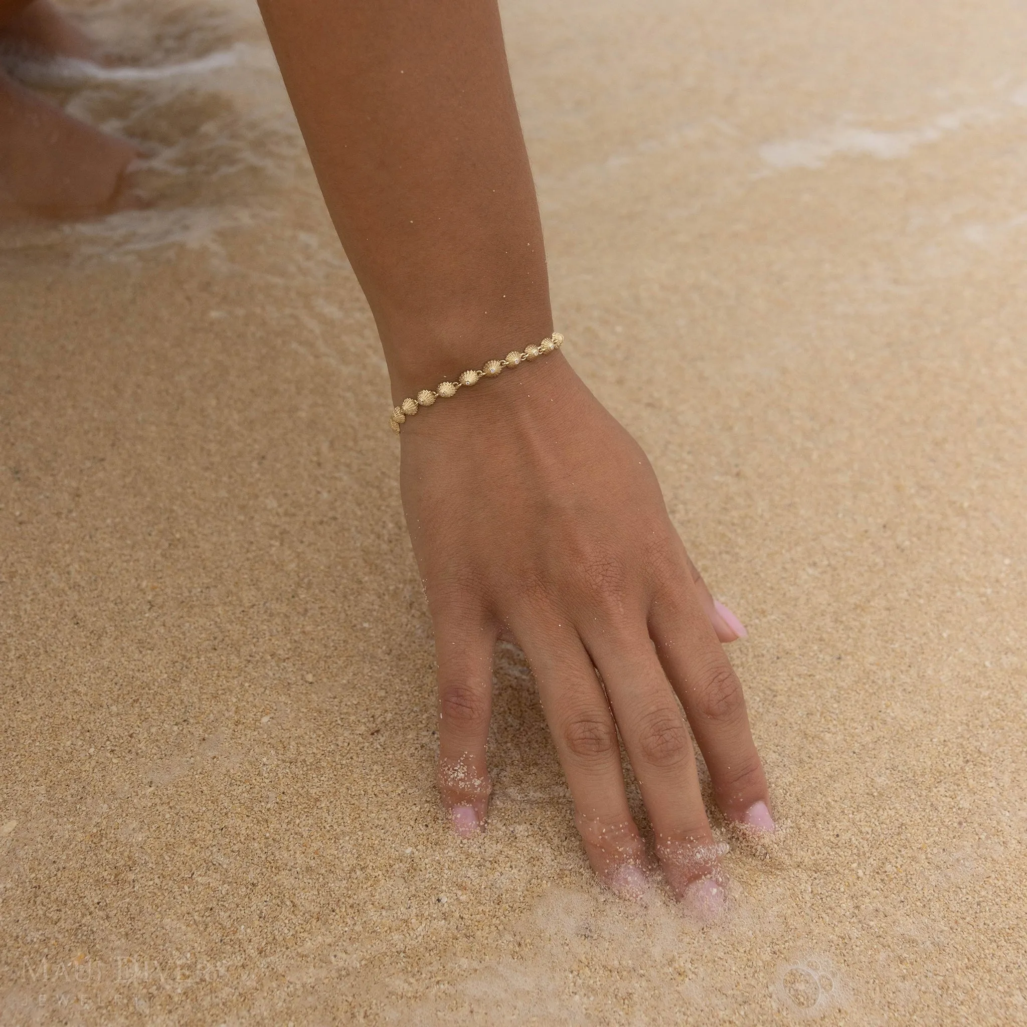 7-8.5" Adjustable Opihi Bracelet in Gold with Diamonds