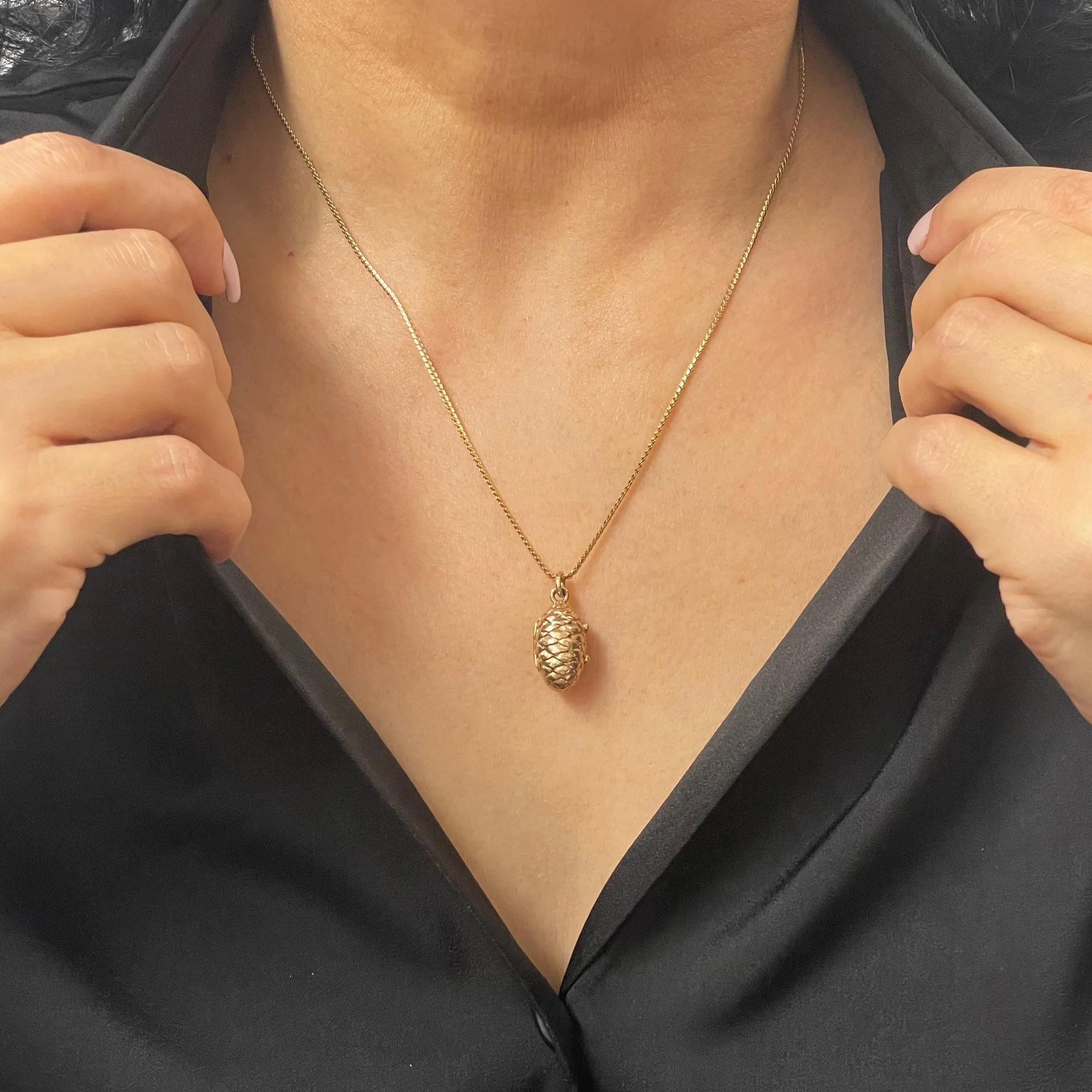Vintage 14k pinecone locket pendant
